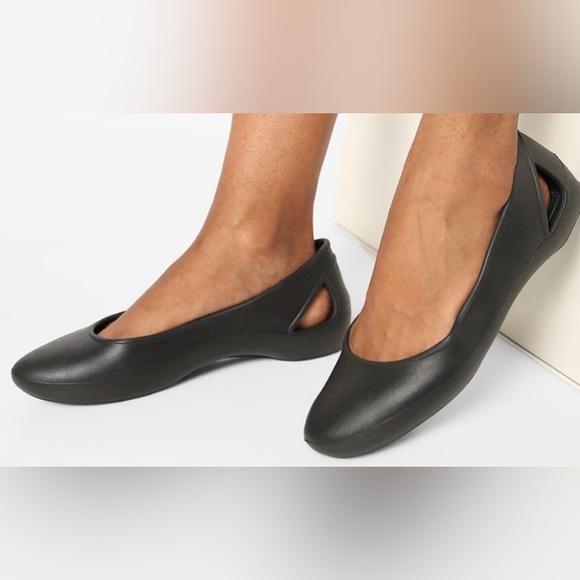 Crocs Laura ballerina flats with cut outs. Size 4. - Picture 9 of 9